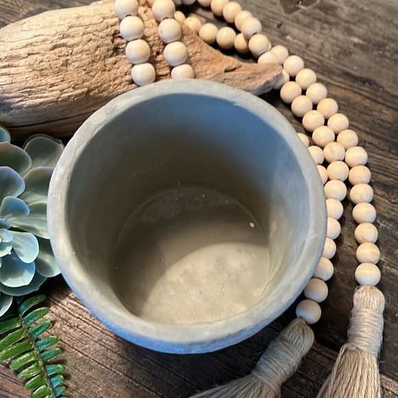 ❌SOLD❌ FARMHOUSE style concrete planter - Picture 5 of 7